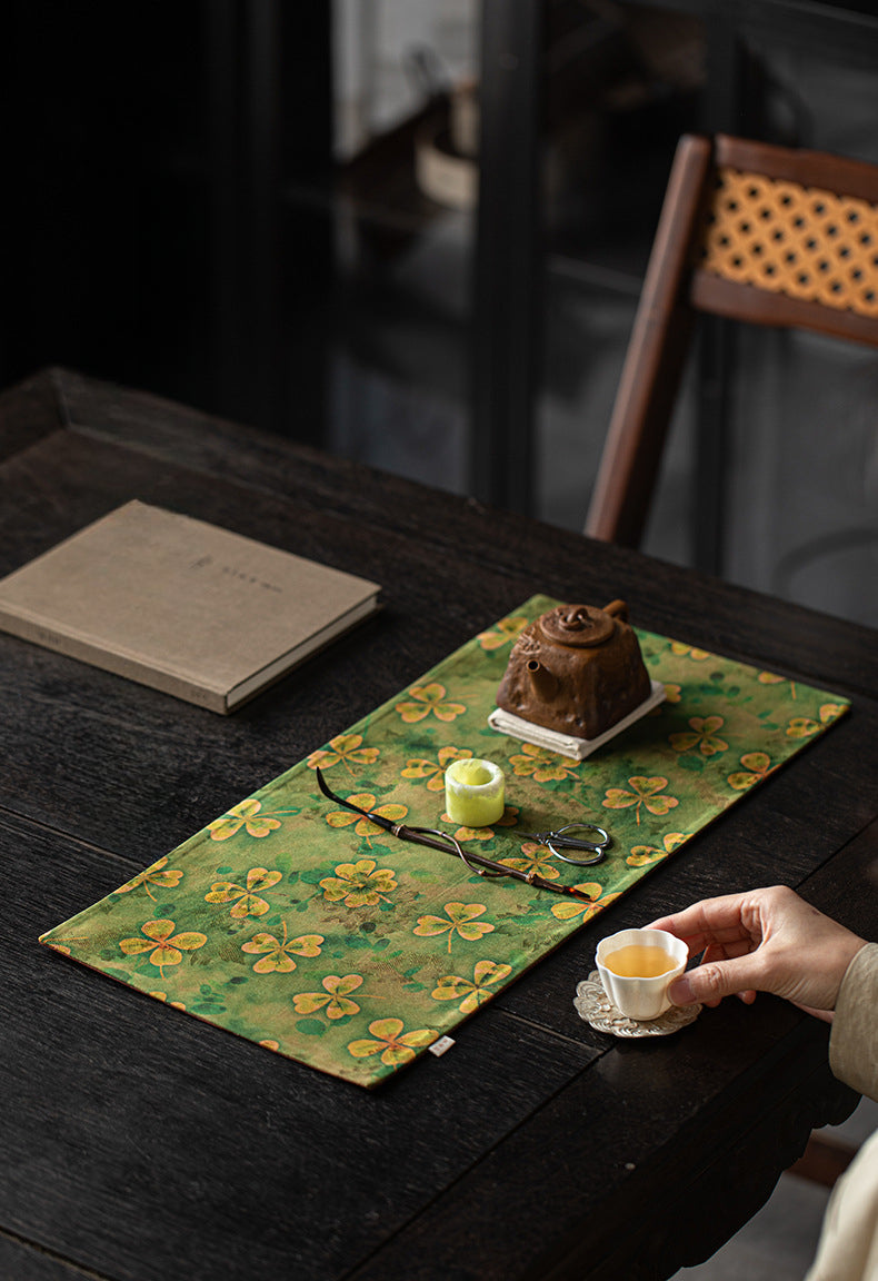 Chinese Style Xiangyun Silk Tea Mat